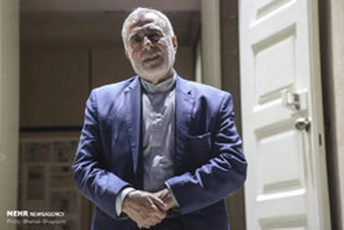 مکالمات بنی‌صدر را شنود می‌کردیم/ بازرگان می گفت من مانند فولکس هستم و امام مانند بولدوزر