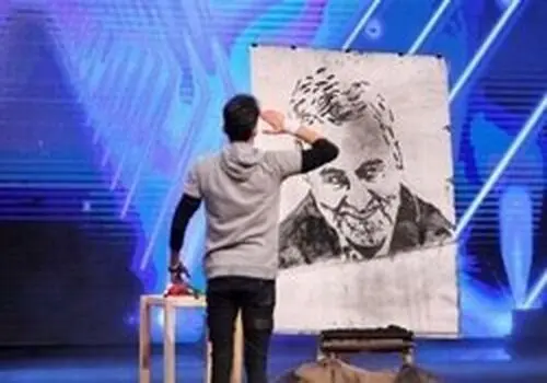 فرزندان سردار سلیمانی و دختر سردار سلامی در چهلم رهبر شهید