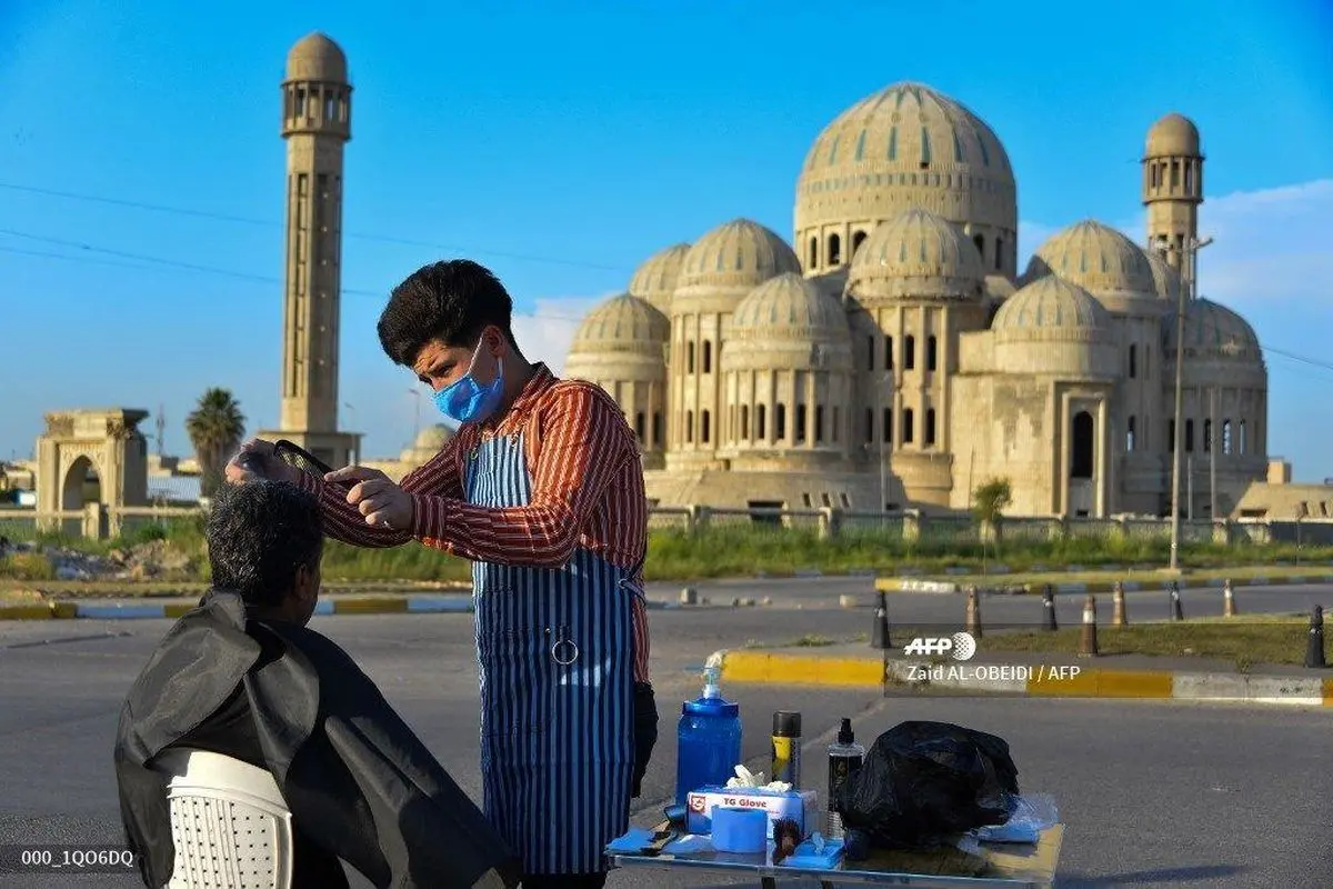 آرایشگر عراقی در موصل در دوران قرنطینه کرونایی +عکس