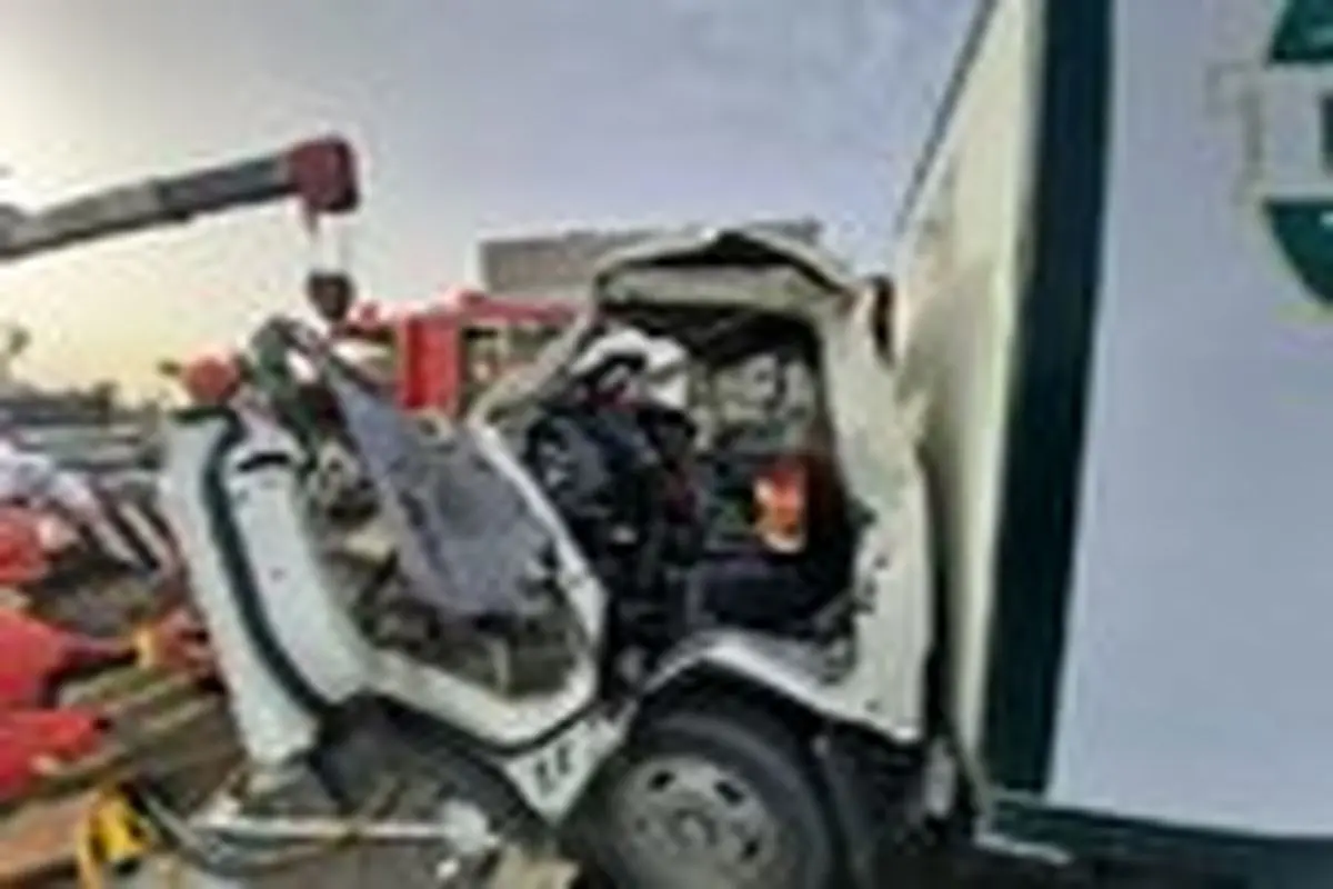 تصادف مرگبار کامیونت با مینی‌بوس در بزرگراه آزادگان