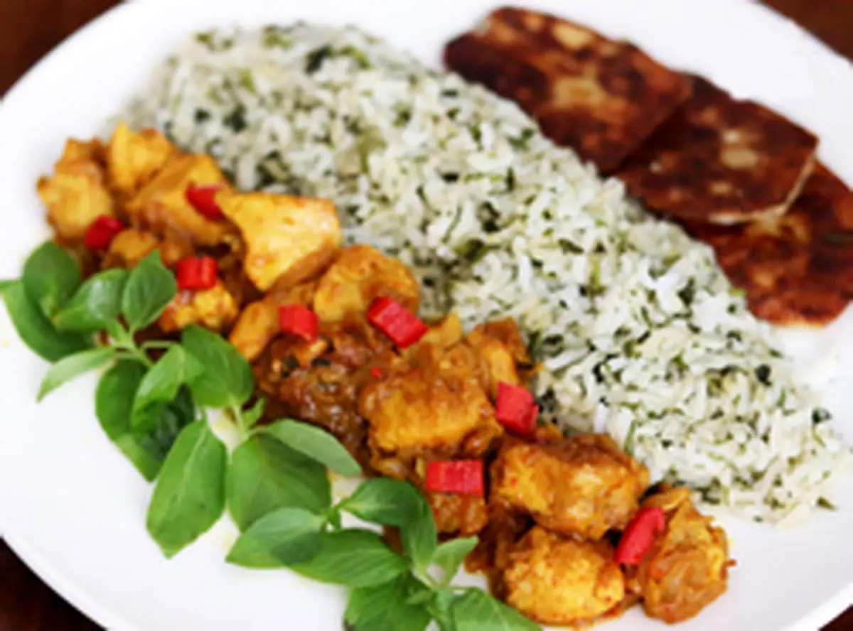 افطاری روز؛ گشنیز پلو با مرغ زعفرانی