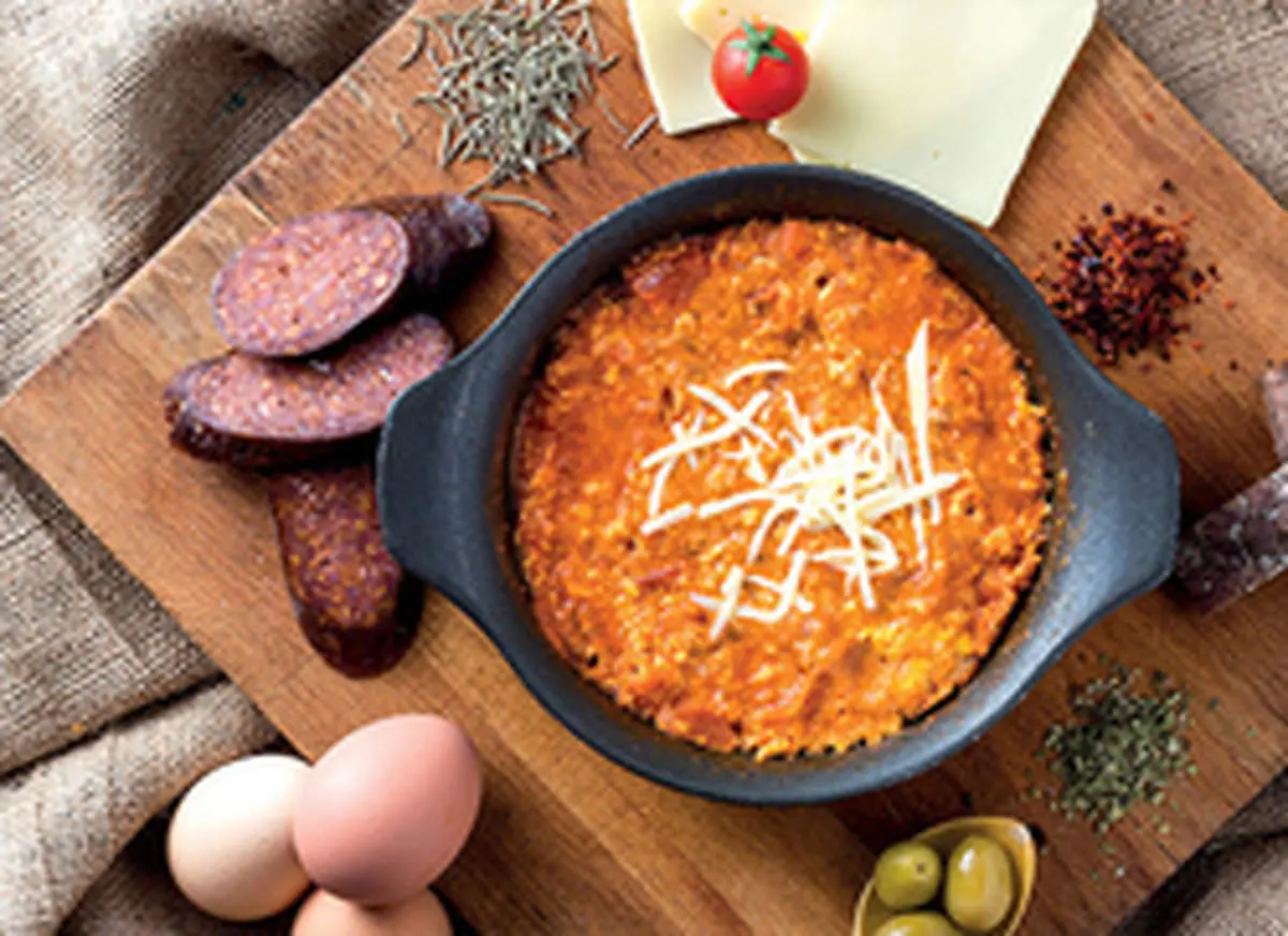 طرز تهیه‌ی املت پنیری ترکیه‌ای «مِنِه مِن»