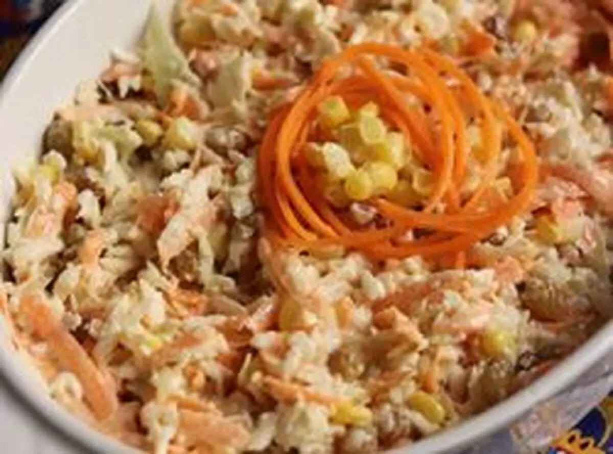 طرز تهیه سالاد کلم و کشمش