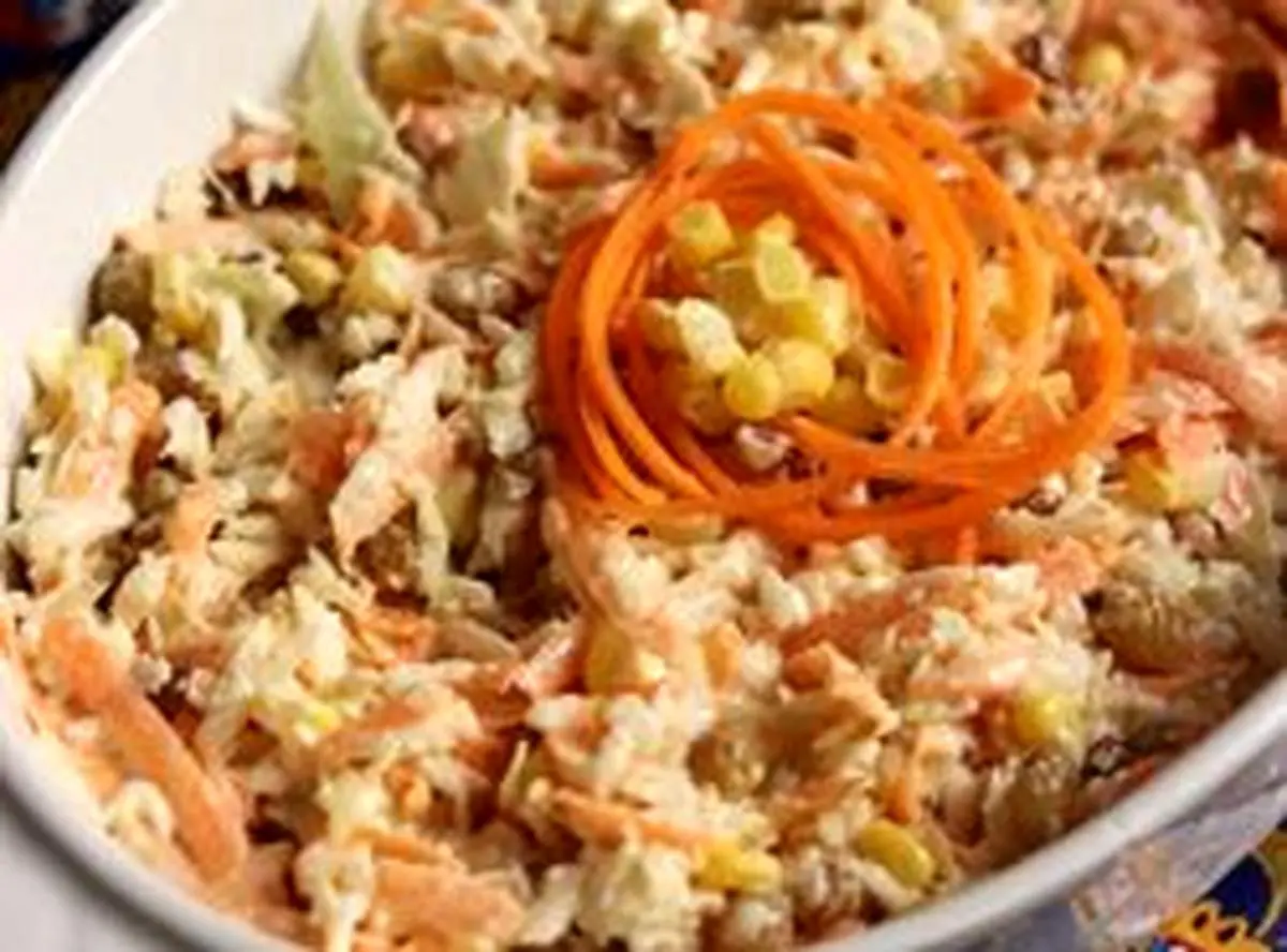 طرز تهیه سالاد کلم و کشمش