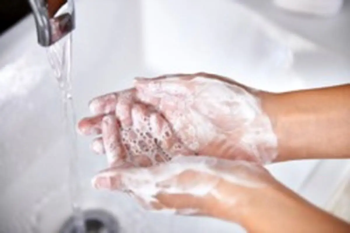 استفاده از دستکش، ضرورت شستن دست‌ها را برطرف می‌کند