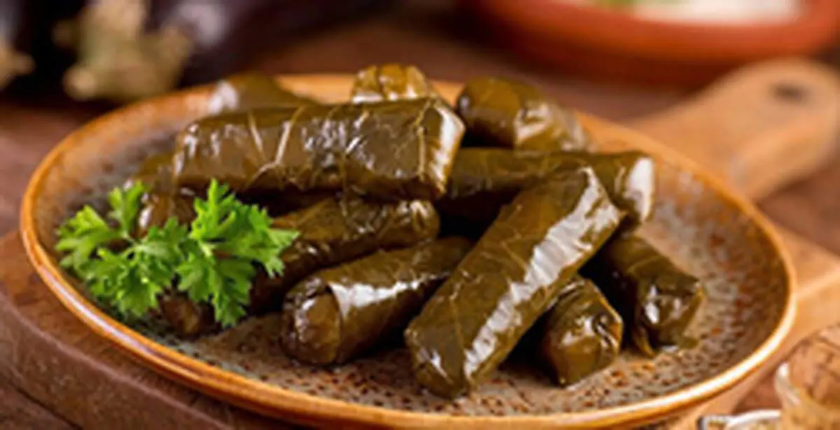 افطاری روز؛ دلمه برگ مو
