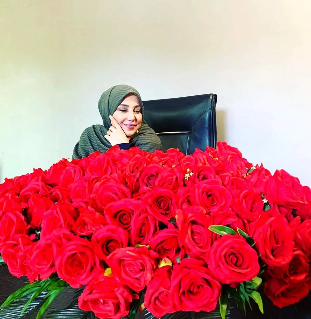 یک دسته گل برای تولد بهنوش بختیاری