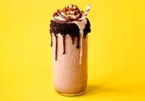 با این دستور، میلک‌شیک موز و شکلات را بهتر از کافی‌شاپ بسازید