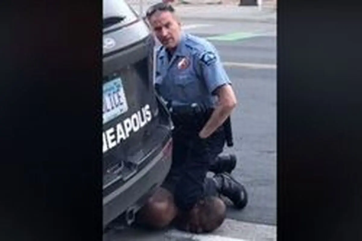 مرگ دلخراش یک سیاهپوست توسط پلیس آمریکا +عکس و فیلم
