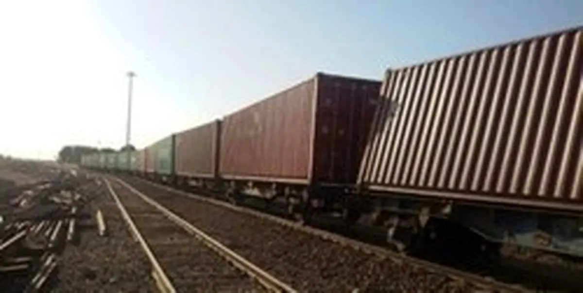 خروج از خط ١٠ واگن قطار باری