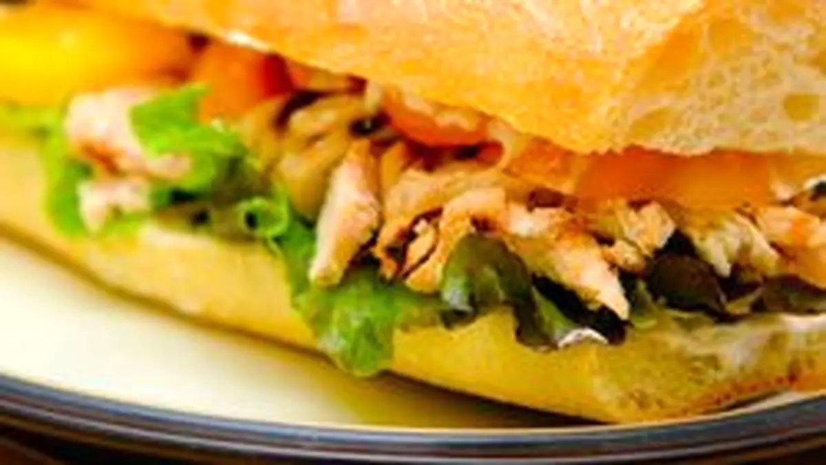 طرز تهیه ساندویچ مرغ مکزیکی سالم و خوشمزه