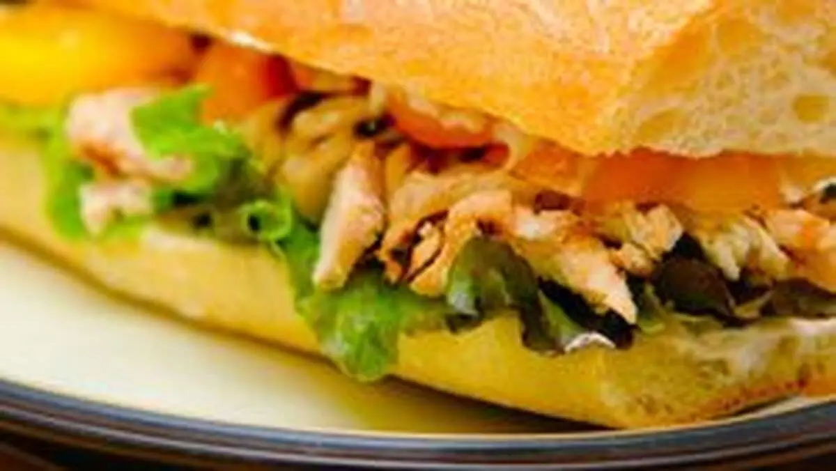 طرز تهیه ساندویچ مرغ مکزیکی سالم و خوشمزه