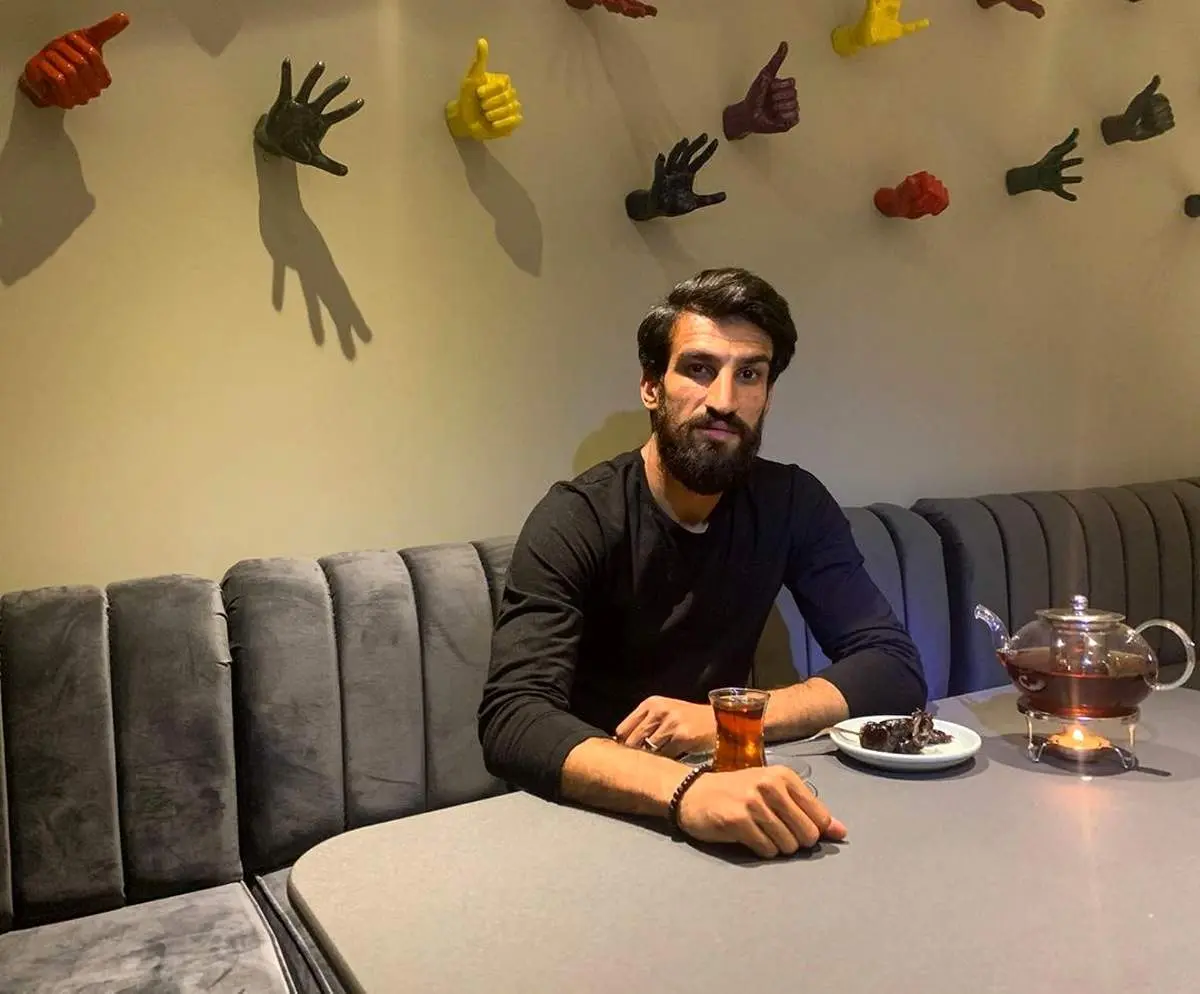 حسین ماهینی در رستورانش