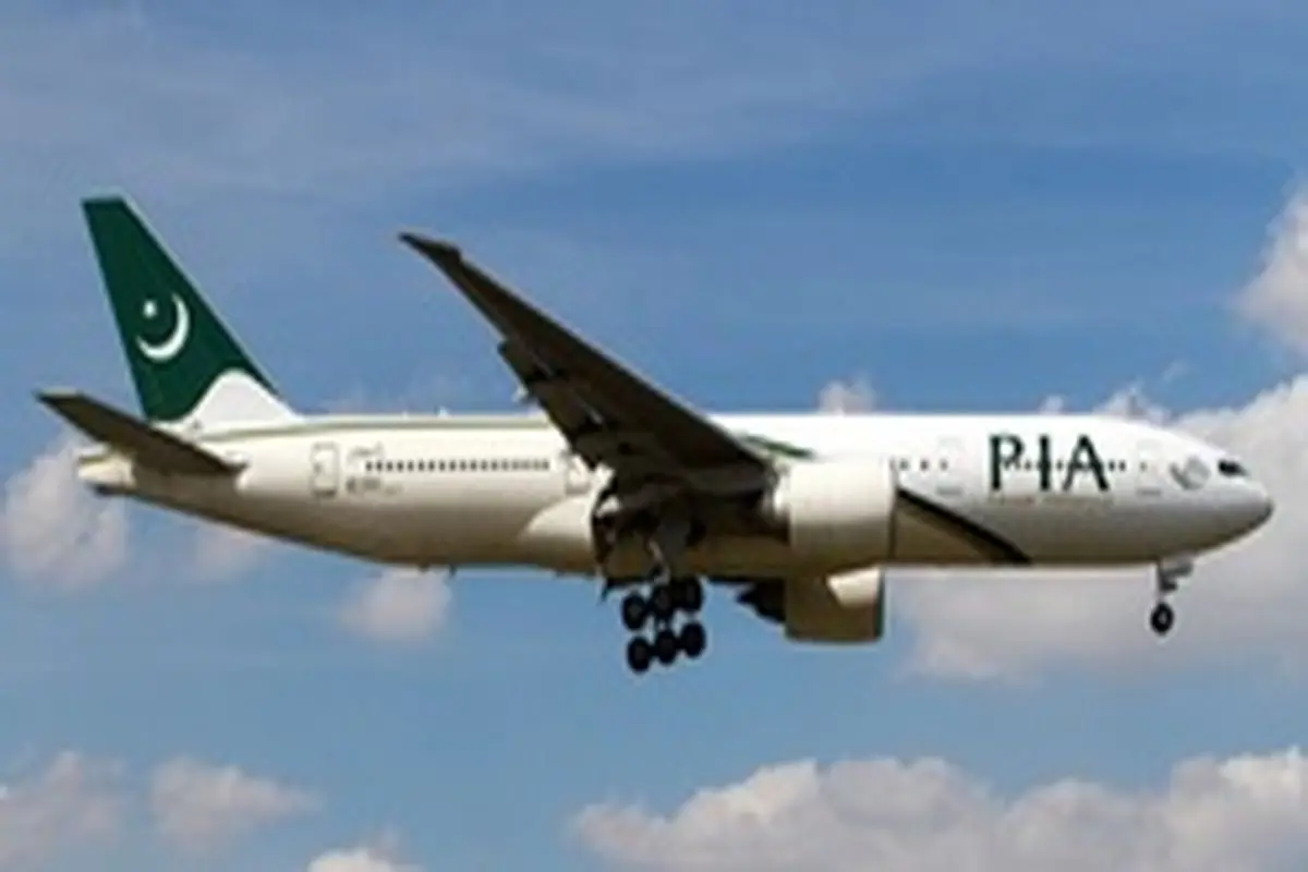 سقوط هواپیمای مسافربری در منطقه‌ای مسکونی در کراچی پاکستان + فیلم و عکس
