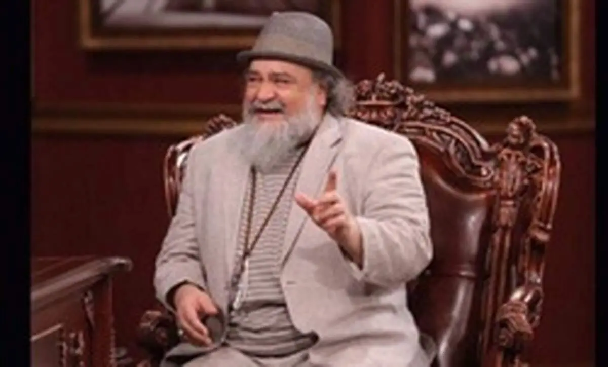 محمدرضا شریفی‌نیا هم از لباس پوشیدن مجری «دورهمی» ایراد گرفت/ پاسخ جالب آقای بازیگر به بازجوی ساواک+فیلم
