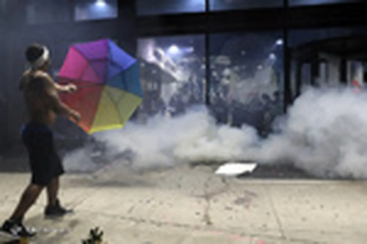 حمله معترضان به دفتر CNN در آتلانتا