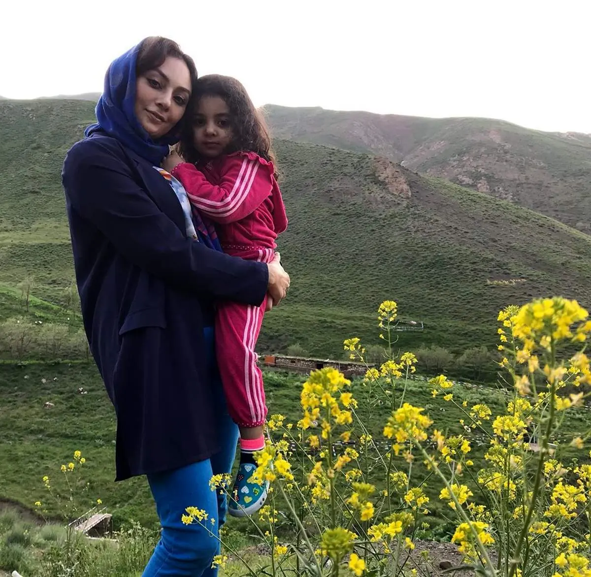 عکس/طبیعت گردی «یکتا ناصر» و دخترخانمش