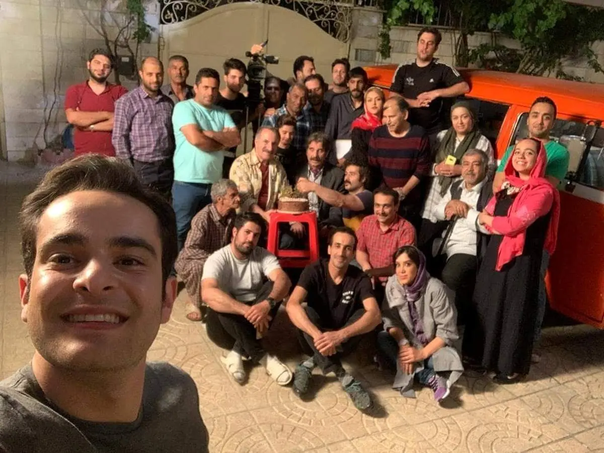 عکس دسته جمعی عوامل سریال «پدر پسری»