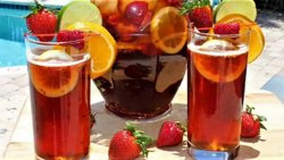 طرز تهیه کوکتل میوهای خنک و خوش طعم