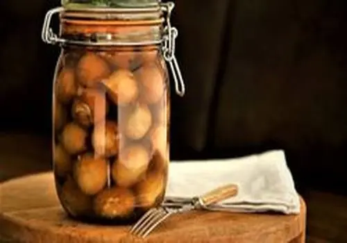 ترفندهای خوش‌رنگ شدن ترشی پیاز زمستانی

