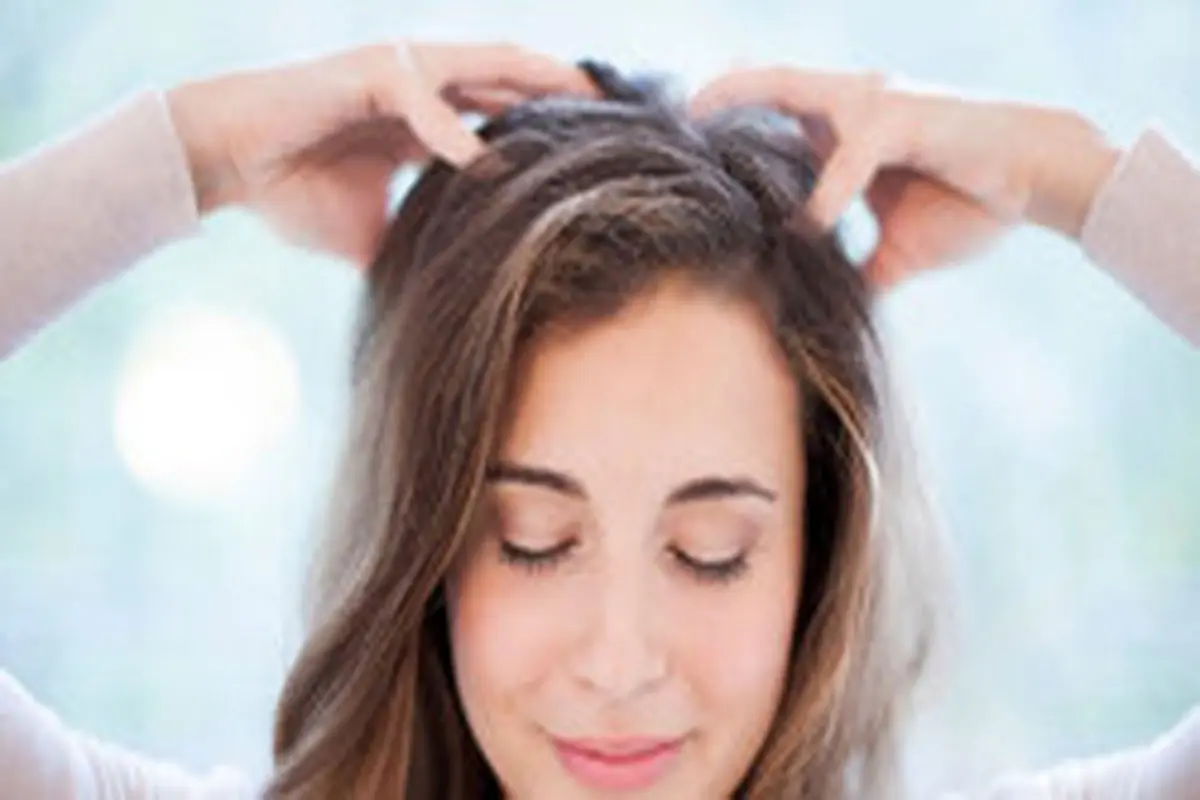 ماساژ پوست سر به رشد مو کمک می کند؟