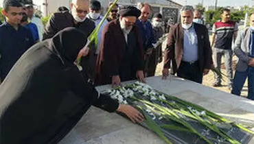 مزار شهدای قیام خونین ۱۵ خرداد گلباران شد