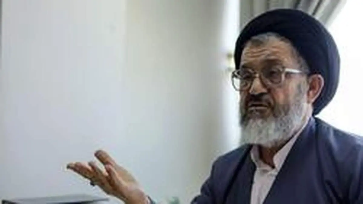 سید رضا اكرمی: مسئولان به چیزی به جز پاسداری از آرمانهای نظام فكر نكنند/ كوتاهیها به وجهه انقلاب ضربه میزند