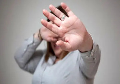 راز افراد جذاب: این ۴ کار ساده را در مکالماتتان تمرین کنید
