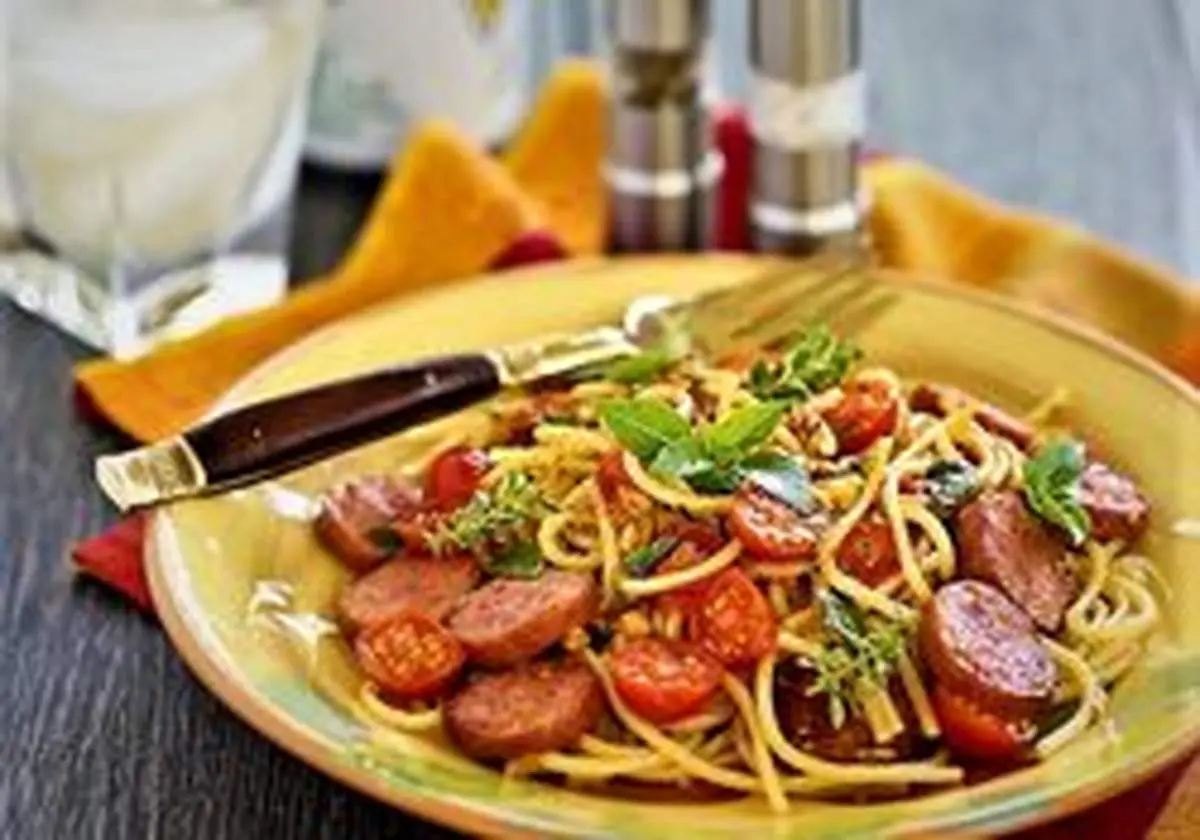 طرز تهیه اسپاگتی سوسیس خوشمزه