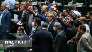 عکسی تأمل برانگیز از نمایندگان در صحن مجلس یازدهم