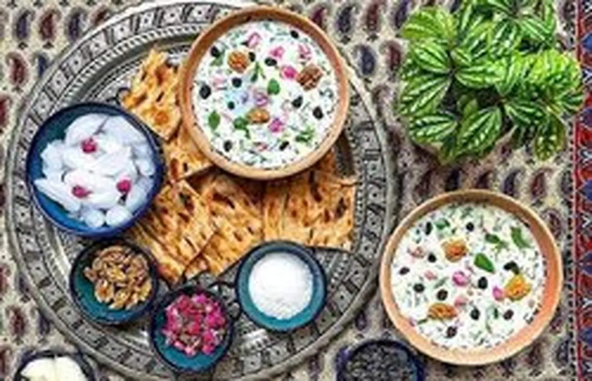 طرز تهیه آب دوغ خیار با کشمش و گردو