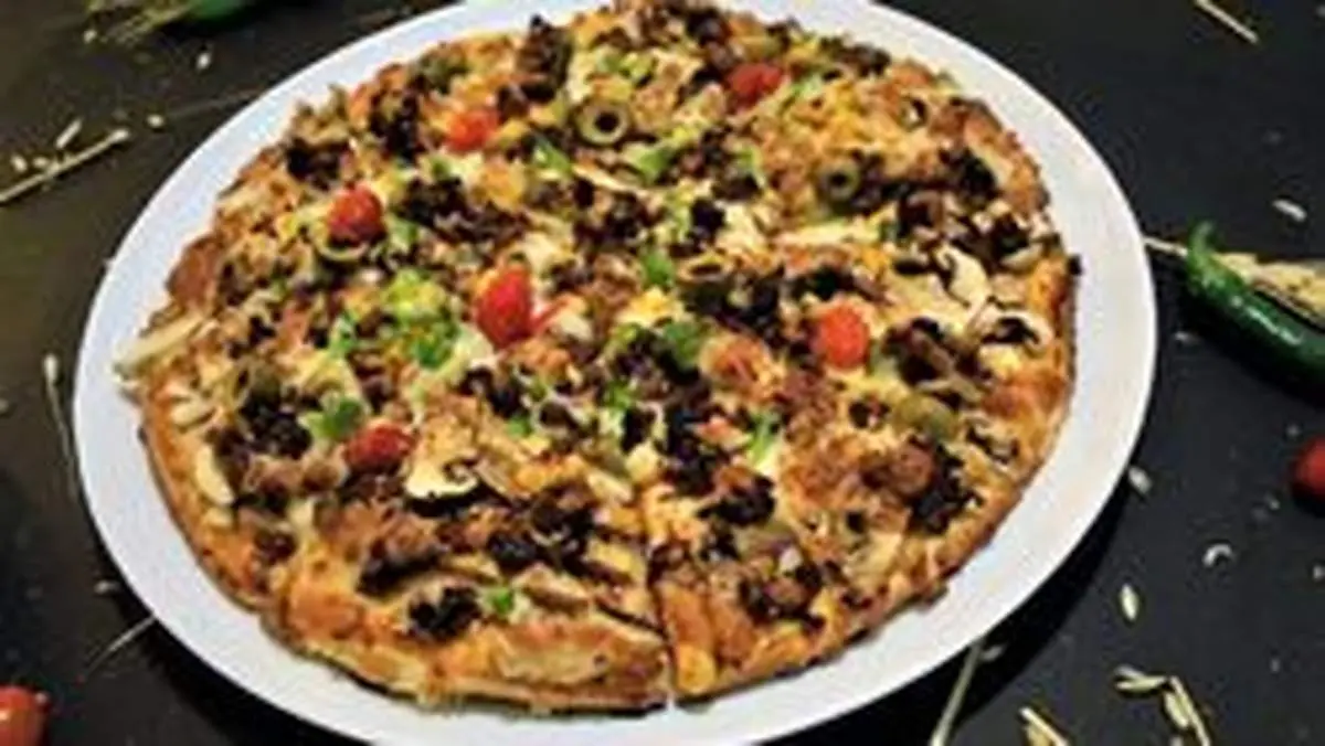 طرز تهیه پیتزا قارچ و گوشت خوشمزه