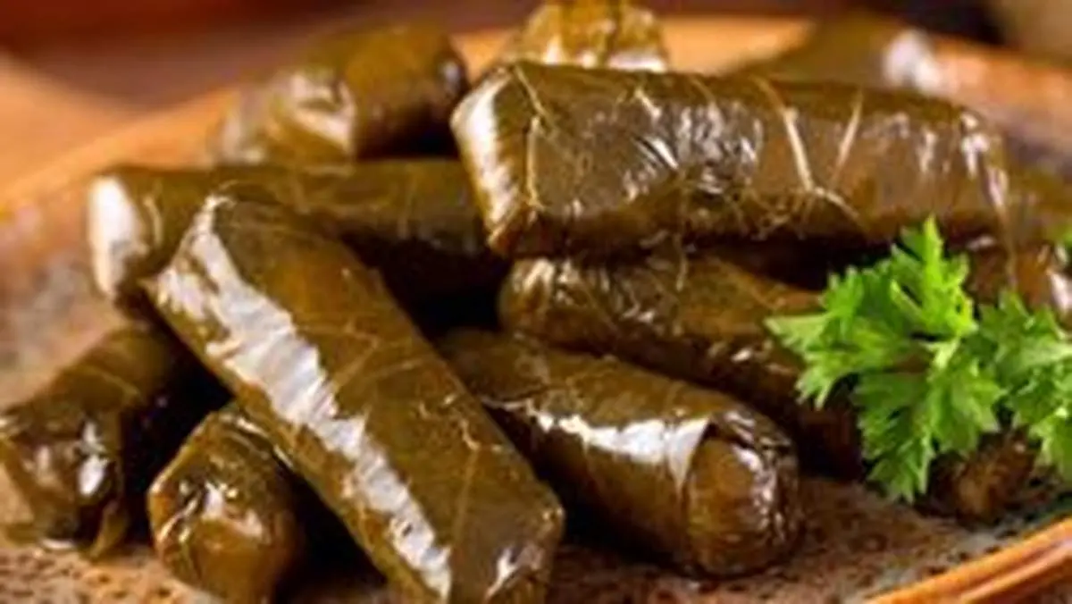 طرز تهیه دلمه برگ ختمی با طعمی بی نظیر