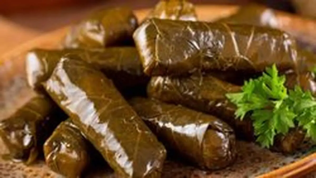 طرز تهیه دلمه برگ ختمی با طعمی بی نظیر