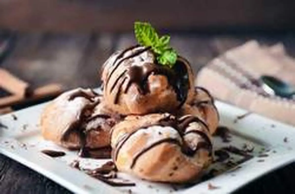 طرز تهیه نان خامه ای شکلاتی به سبک قناد‌ی ها