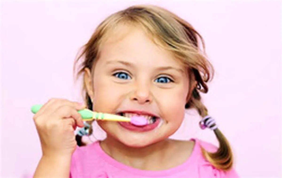 چگونه کودک را علاقمند به مسواک زدن کنیم؟