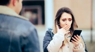 چک کردن گوشی همسر چه اشکالی دارد؟
