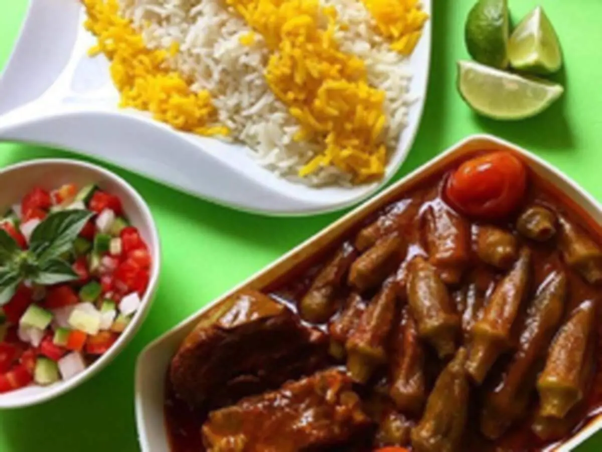 طرز تهیه خورش بامیه، ناهار جذاب