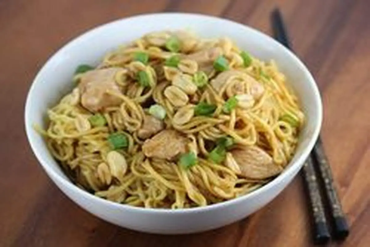 طرز تهیه نودل با مرغ