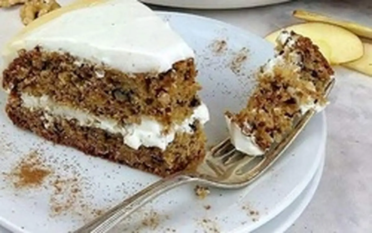 طرز تهیه کیک گردویی با سیب، عصرانه خوشمزه