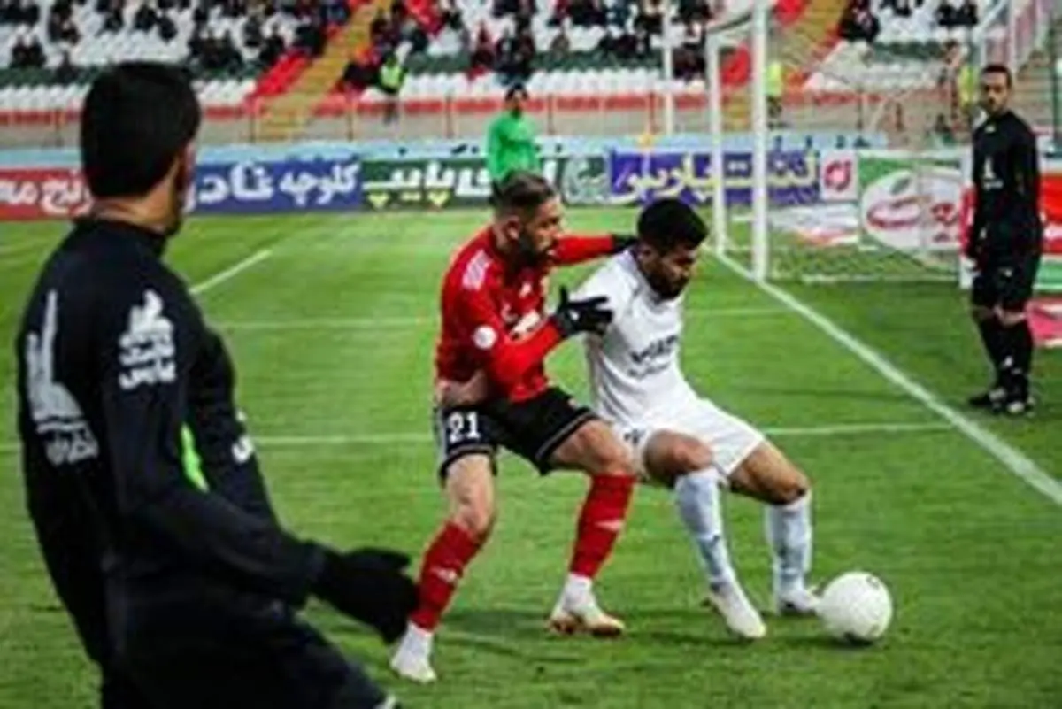 تراکتور در برابر نساجی متوقف شد