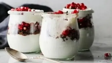 طرز تهیه دسر ماست با انار و دارچین