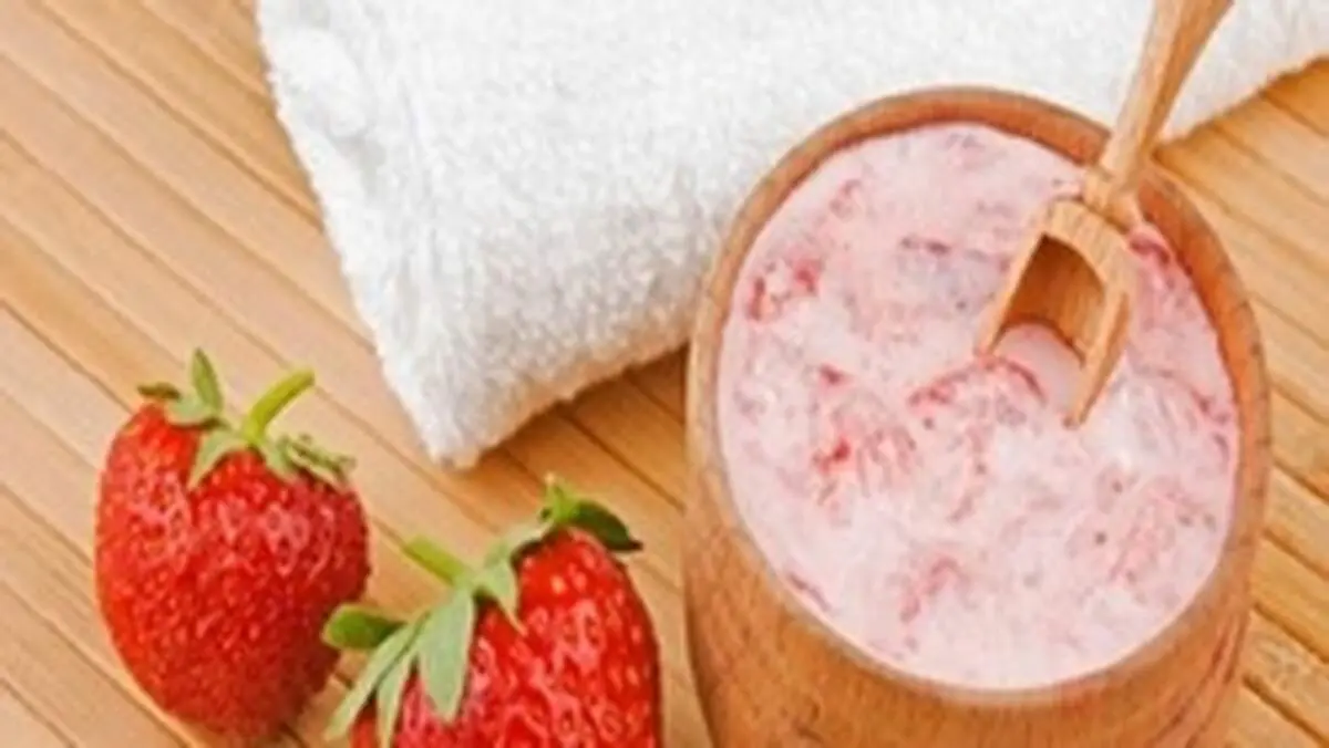 طرز تهیه ۵ ماسک شگفت انگیز با توت فرنگی