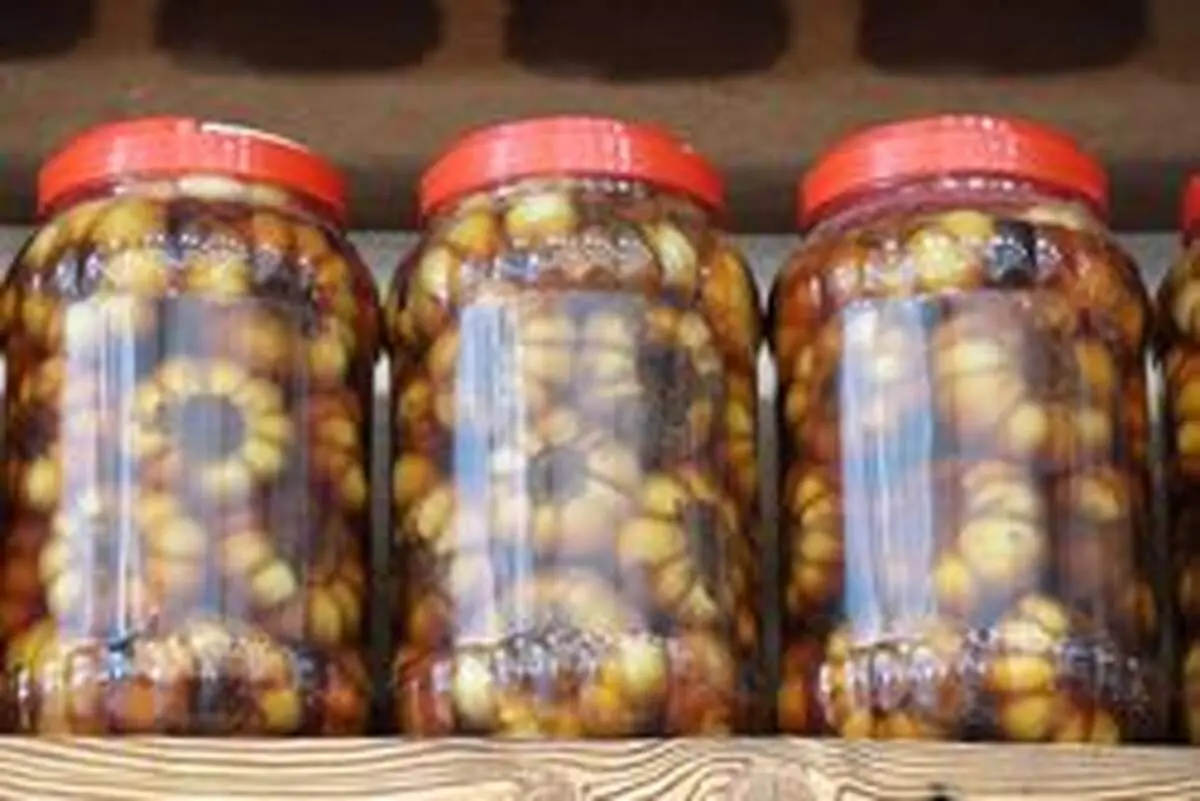 طرز تهیه سیر ترشی ساده و جذاب