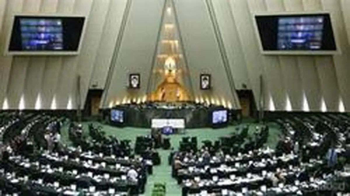آغاز جلسه غیرعلنی مجلس با حضور وزیر دفاع