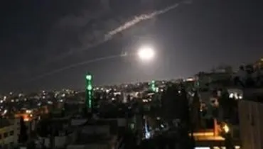 واکنش پدافند هوایی سوریه به حملات اسرائیل/ ۶ نظامی کشته و زخمی شد