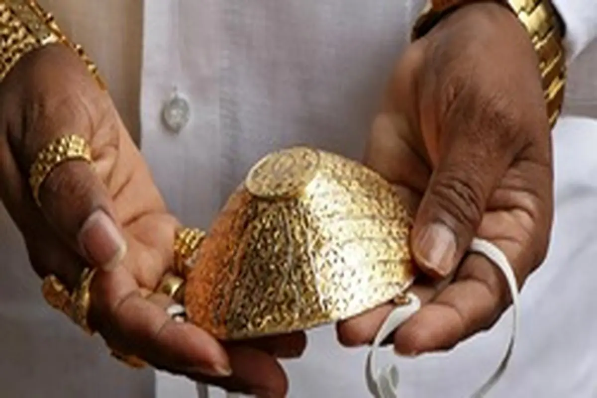 خودنمایی مرد هندی با ماسک طلای ۴ هزار دلاری+ عکس