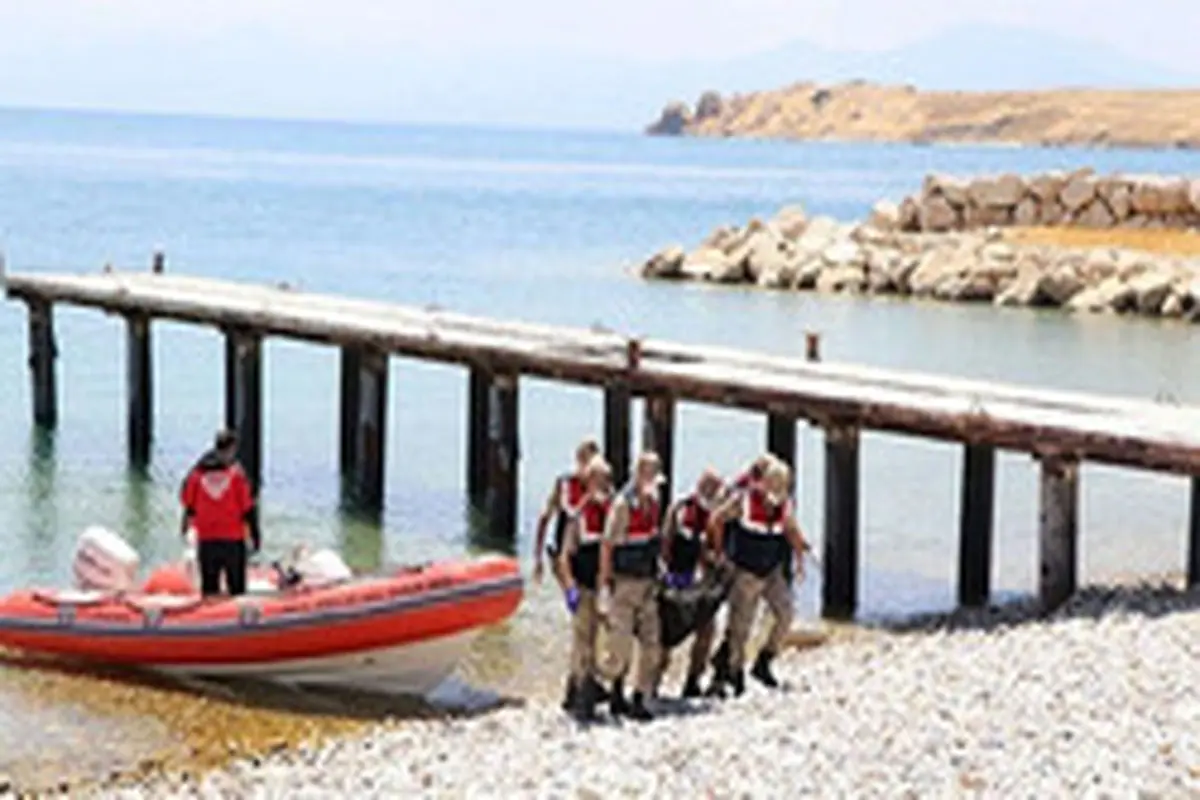 افزایش شمار جان باختگان حادثه غرق شدن قایق مهاجران در دریاچه وان ترکیه