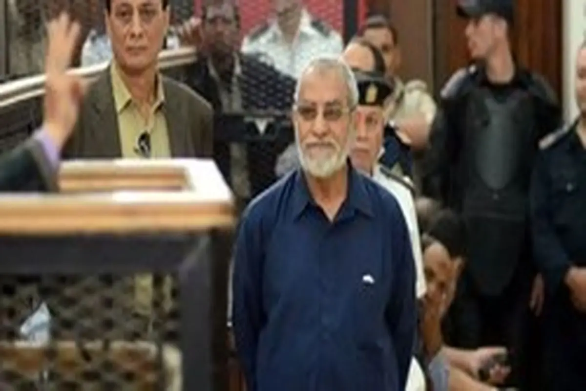 حکم حبس ابد برای رهبر اخوان‌المسلمین مصر و ۸۷ متهم دیگر تأیید شد