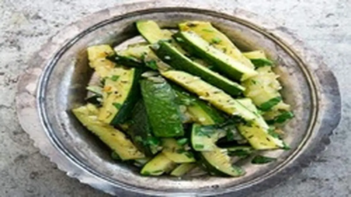 طرز تهیه غذای رژیمی با کدو و آویشن